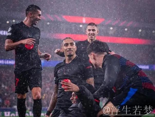 巴萨主场2-0轻取奥萨苏纳,拉菲尼亚双响 巴萨主场2-0轻取奥萨苏纳,拉菲尼亚双响