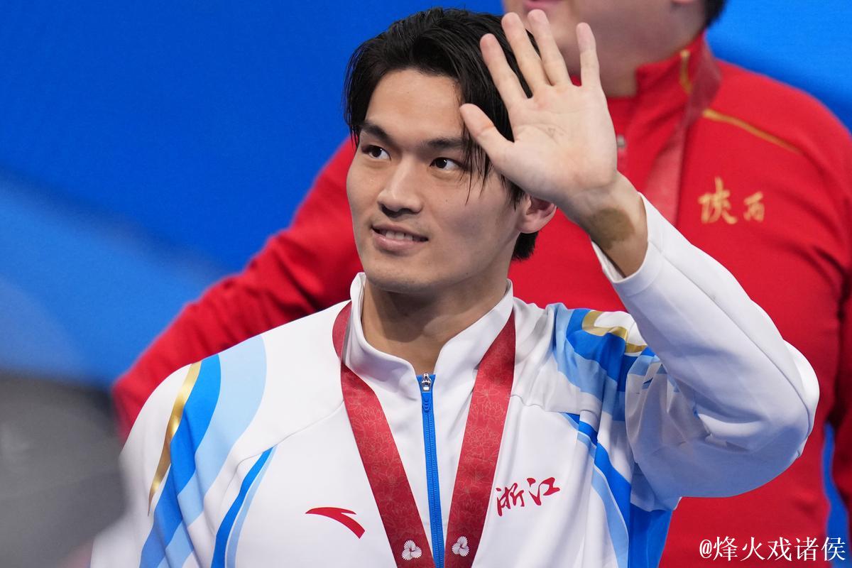 全运会游泳男子50米仰泳半决赛 徐嘉余打破全国纪录